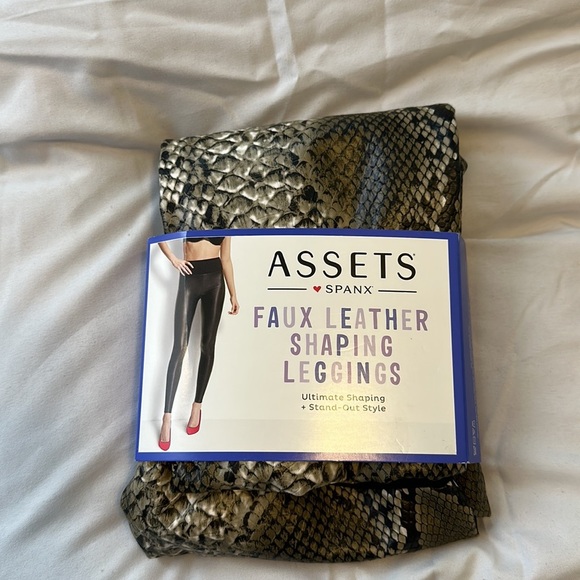 NIB!  Asset Spanx Faux Leather Snake print Shaping Leggings Sz‎ Medium - Picture 2 of 8